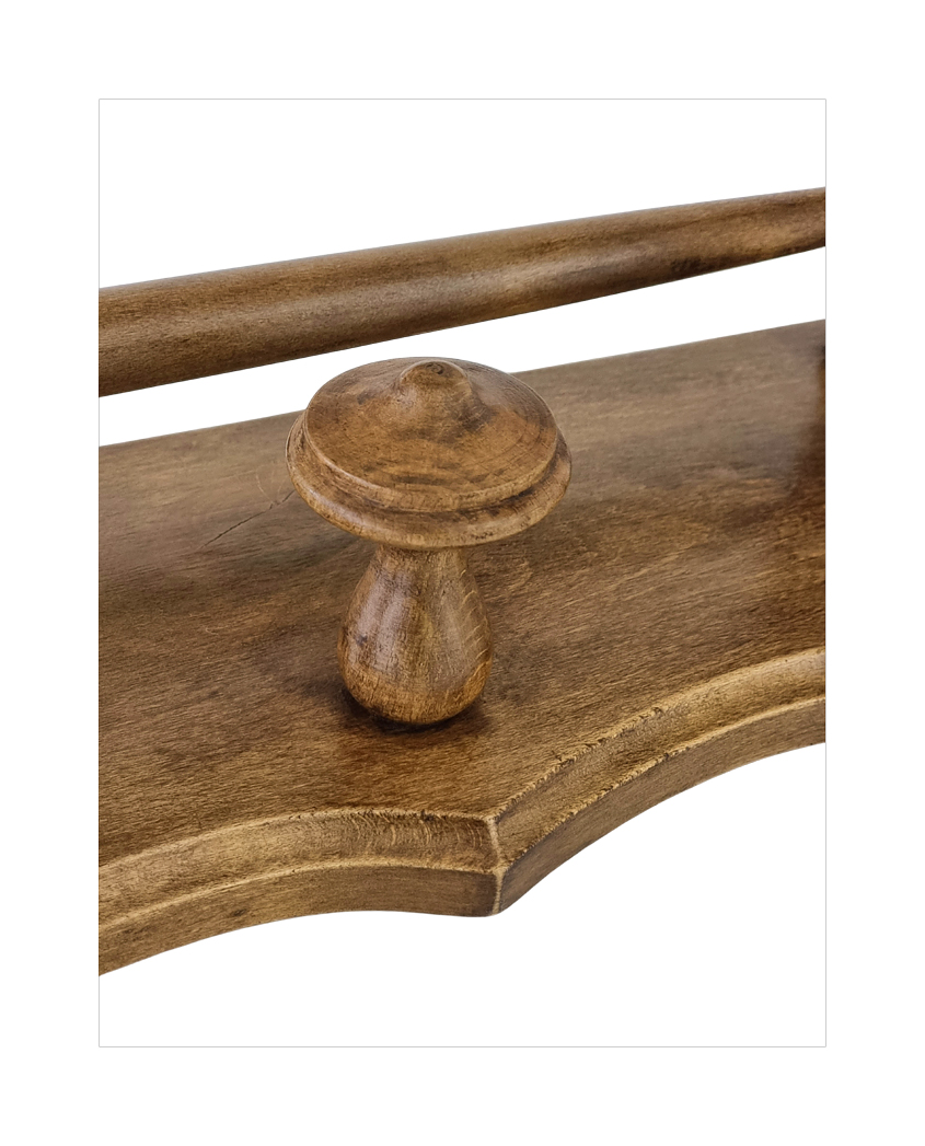 detail-wooden-mushroom-shaped-coat-hook